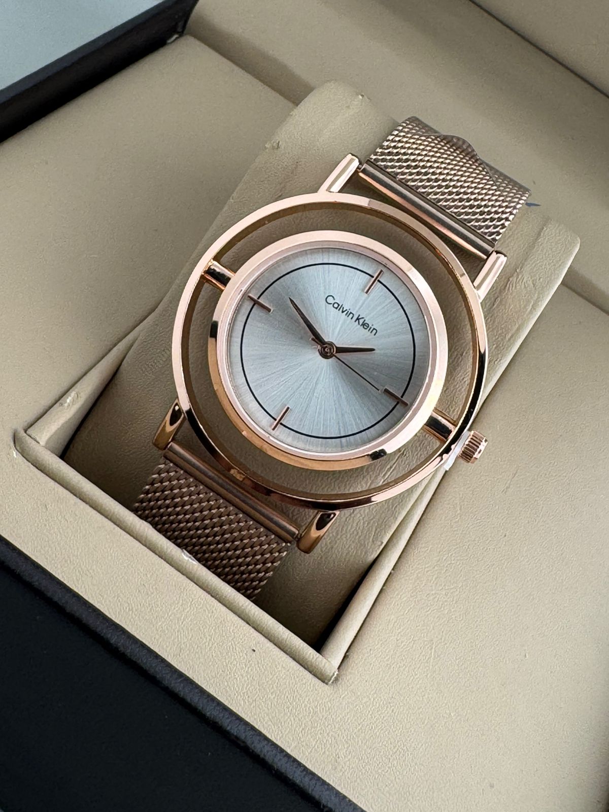 Women's Twisted Bezel - 34mm 2H Quartz Watch