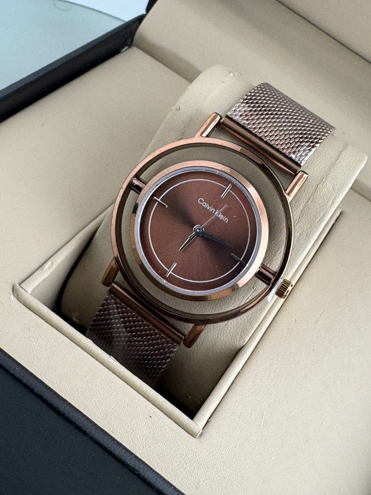 Women's Twisted Bezel - 34mm 2H Quartz Watch