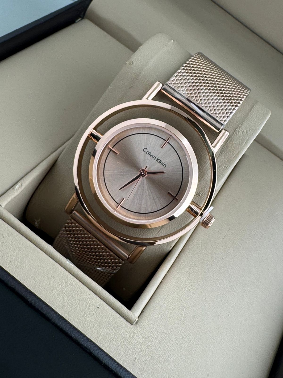 Women's Twisted Bezel - 34mm 2H Quartz Watch