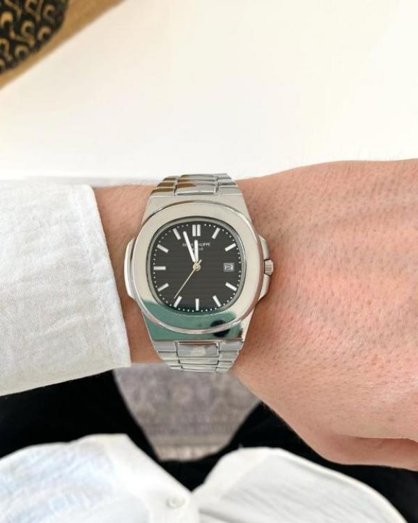 Patek_Philippe Nautilus Quartz (Silver Black)