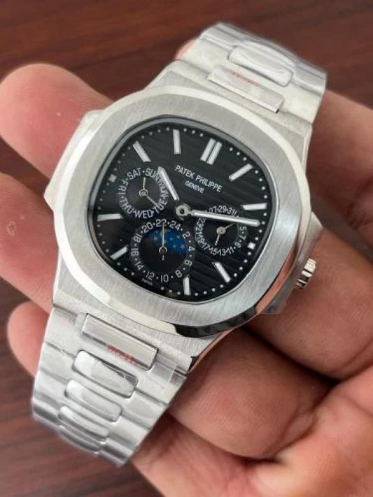 Patek_Philippe_Nautilus_Auto