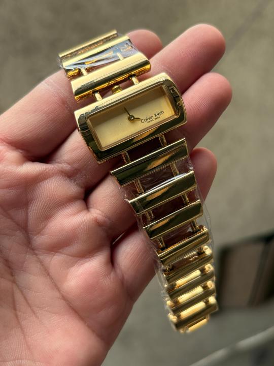 _Calvin-Klein_Gold_9