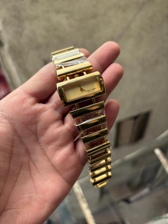 _Calvin-Klein_Gold_9