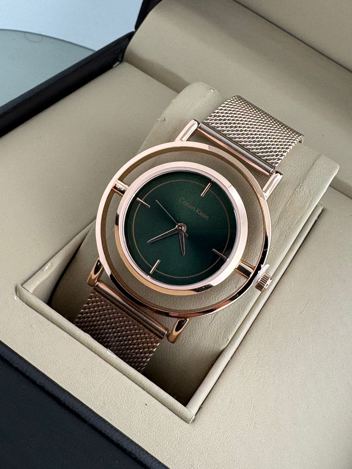 Women's Twisted Bezel - 34mm 2H Quartz Watch