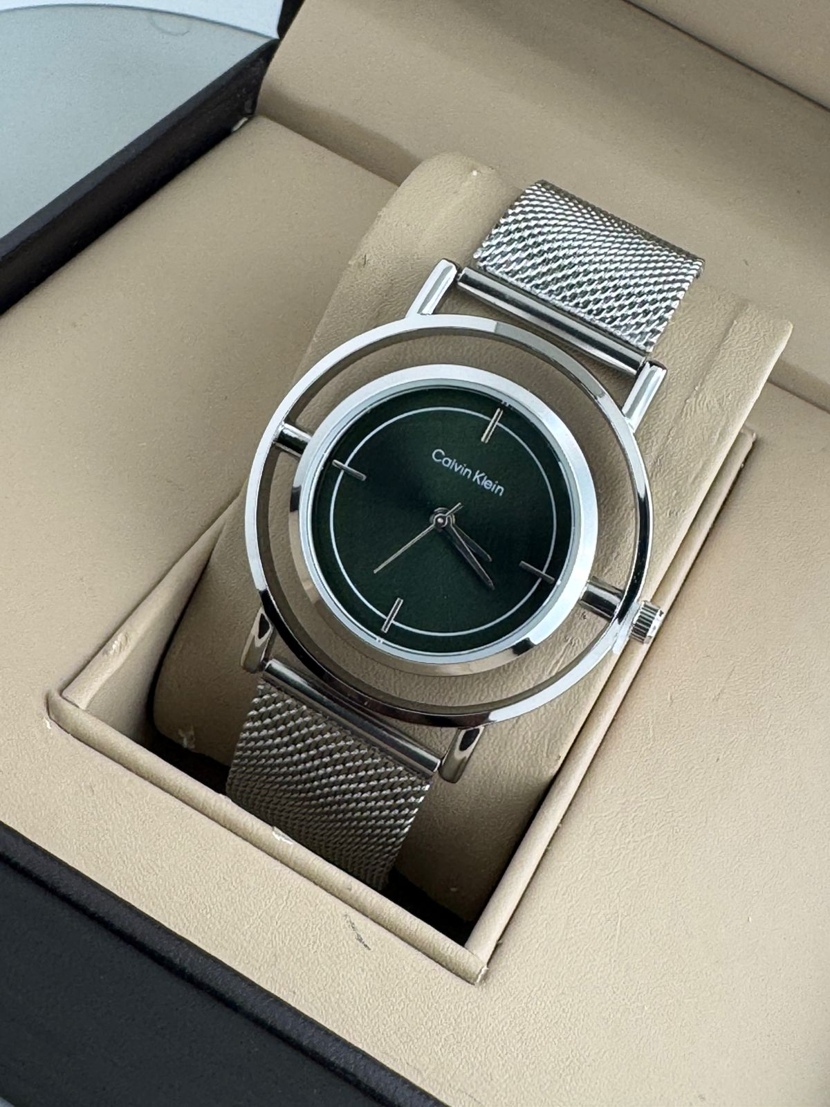 Women's Twisted Bezel - 34mm 2H Quartz Watch